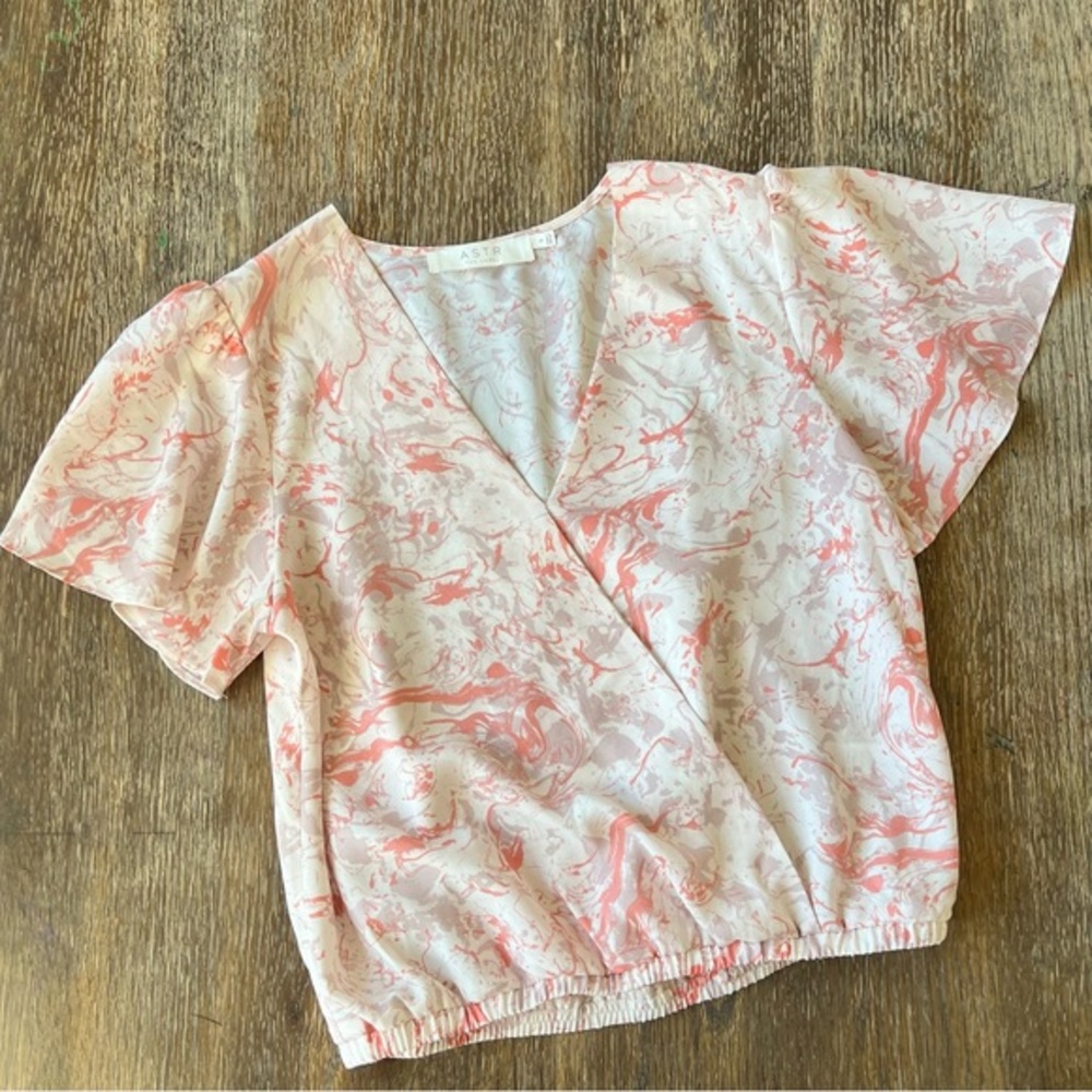 ASTR‎ flutter sleeve surplice marble top small pink EUC